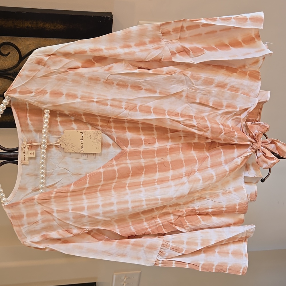 NWT Hem & Thread Flutter Sleeve Top